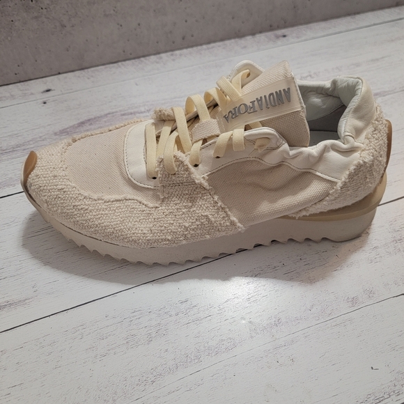 Andia Fora, Ruffle, Mellow Bianca, Size 40 (81/2-9) - Picture 8 of 9